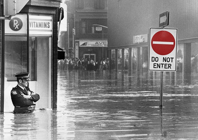 A famous photograph of the Flood of 1974 in Cambridge ON  by a Hamilton Spectator reporter